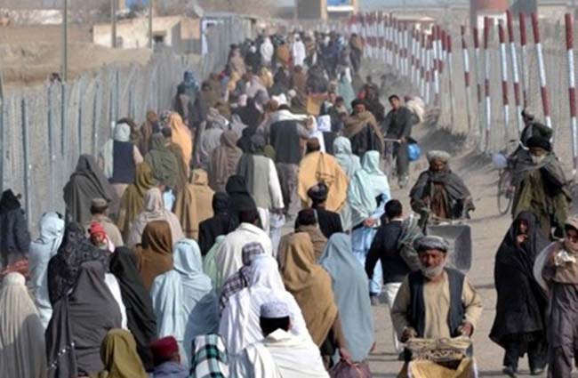 More than 2,000 Afghan  Citizens anchor Rounded  up  in Peshawar